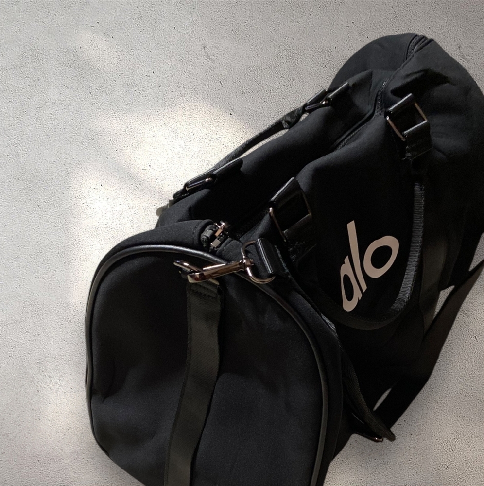 Alo Yoga Traverse Duffle Black Color